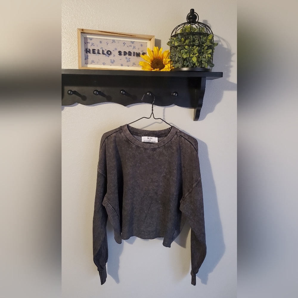 Womens cropped black sweatshirt size small